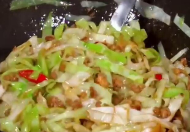 Капуста по-азиатски, кадр из видео