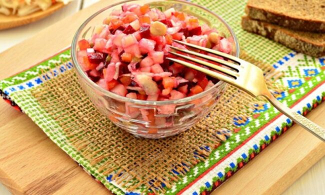 Обязательно поставьте на новогодний стол: рецепт классического винегрета с квашеной капустой