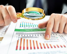 Человек с лупой