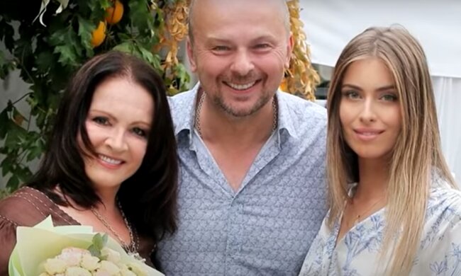 Софія Ротару з сином і онукою. Фото: скріншот YouTube