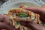 Рулет с курицей и корейской морковкой, кадр из видео