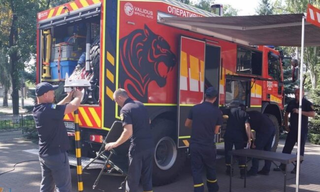 Щось починається: важка радіохімічна спецтехніка прибула до Запоріжжя. Фото