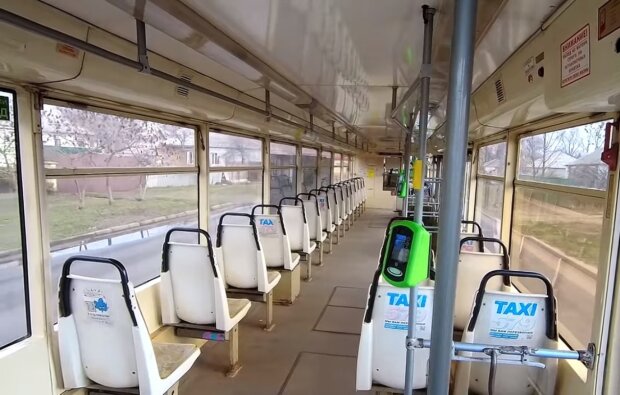 Пасажири почекають: харківський водій трамвая відзначився «фокусом», щоб покурити з другом