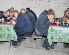 Деякі з них навіть не їли вдома: чим годують російських військовополонених в Україні. Фото