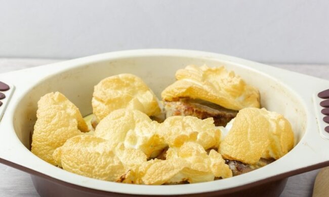 Це неймовірна смакота: рецепт ситної вечері під назвою "М'ясо під снігом"