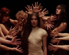 Jerry Heil, кадр з кліпу на пісню "CATHARTICUS"