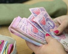 Украинцам поднимают зарплаты