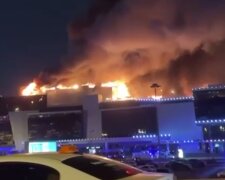 Росія в жалобі: стрілянина та пожежа в торговому центрі, доля сотень людей невідома