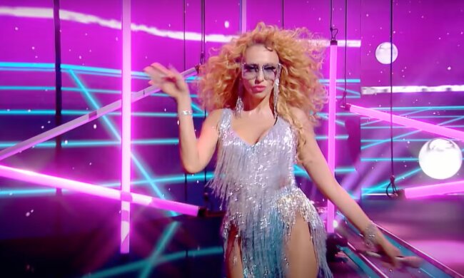 Доросла до декольте. Дочь Оли Поляковой в дерзком образе вышла на красную дорожку