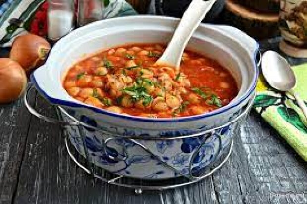 Чоловік буде їсти двома ложками: рецепт томатного супу з м'ясним фаршем та вермішеллю