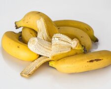 Секрет досвідчених господарок: чому не слід викидати шкірку від банана. Де її застосувати
