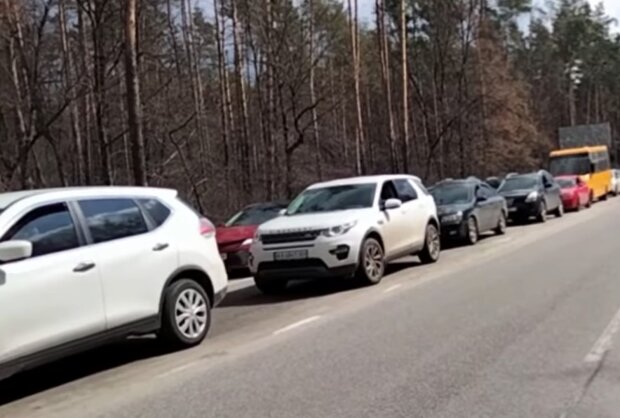 На трасі під Києвом люди потрапили в дику пробку. З'явилося відео