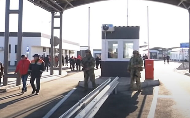 КПВВ на границе с Крымом. Фото: скриншот YouTube-видео.