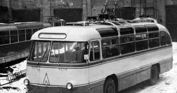 Перший український тролейбус ЛАЗ: архівне фото
