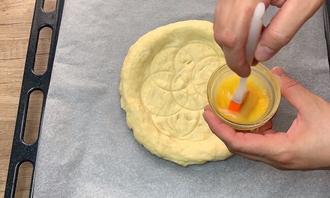 От запаха можно обомлеть: рецепт томатных лепешек с сыром на кефире