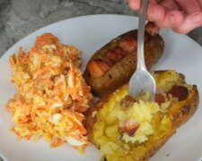 Секрет в надрізах і беконі: як зробити смачну картоплю в духовці. Рецепт