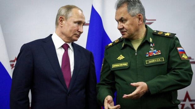 Путін і Шойгу обговорюють стратегію армії, фото: youtube.com
