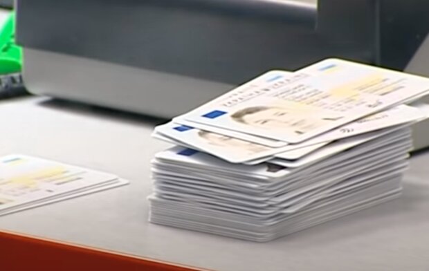 ID-паспорт Украины. Фото: youtube.com