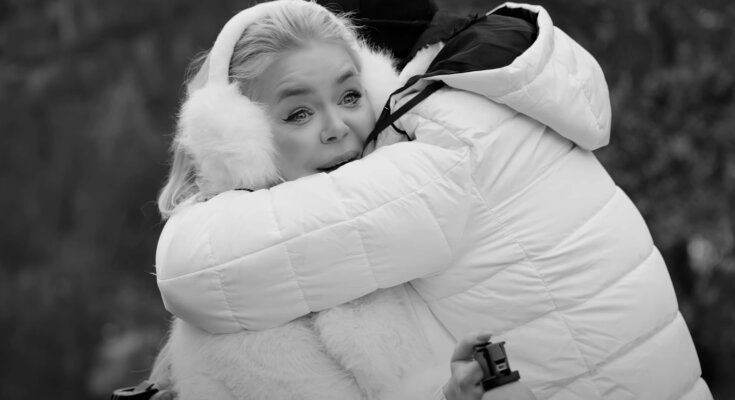 Аліна Гросу, кадр з кліпу на пісню "Жити на повну"