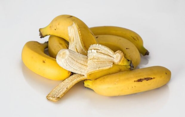 Секрет опытных хозяек: почему не следует выбрасывать кожуру от банана. Где ее применить