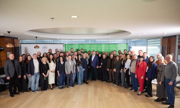 "Слуга Народу" оновлює структуру і фокусується на допомозі війську: що вирішив позачерговий з’їзд партії