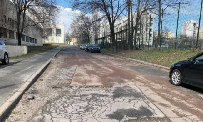 Кияни скаржаться на бездіяльність Климова: погляньте на ці дороги (фото)