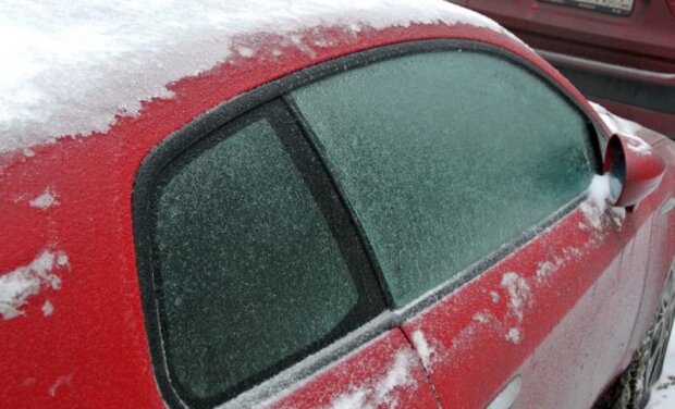 Как быстро разморозить автомобиль, если он весь покрыт снегом или льдом: советы, которые пригодятся каждому