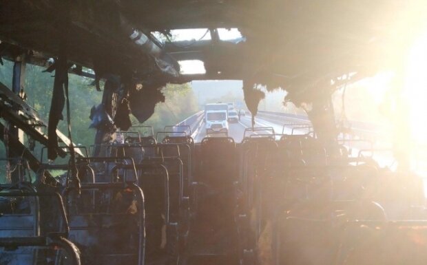 На Львовщище в автобусе начался пожар, фото: youtube.com