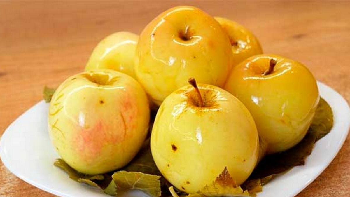Как готовить моченые яблоки в банках по классическому рецепту