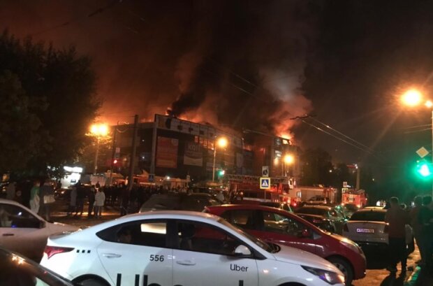 Месть за каждого украинца: в России горит крупнейший город. Спасатели не справляются, люди в панике.