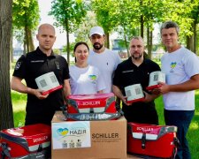 "Реанімація на передовій": фонд «Надія» та Християнський корпус забезпечують Перший медбат апаратами EasyPulse