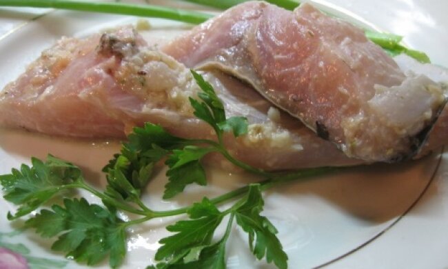 Обязательно это попробуйте: рецепт вкуснейшей селедки по-галицки, которую захочется кушать каждый день