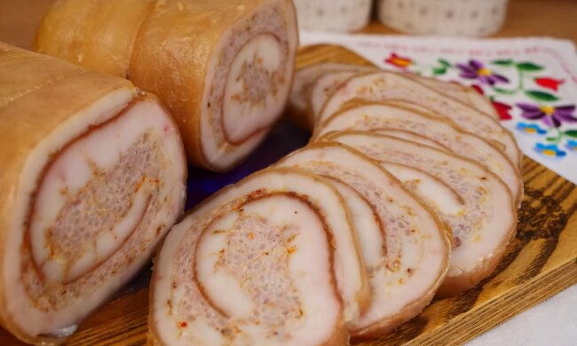 Рулет із сала. Фото: YouTube