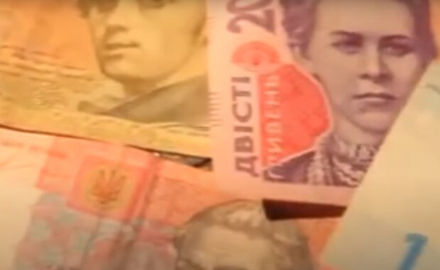 Гроші: скрін з відео