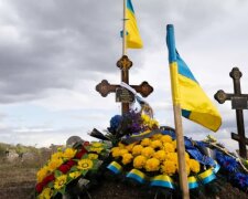 П'ять трун одразу в одному дворі: сльози та холод по шкірі. Смуткує вся Україна