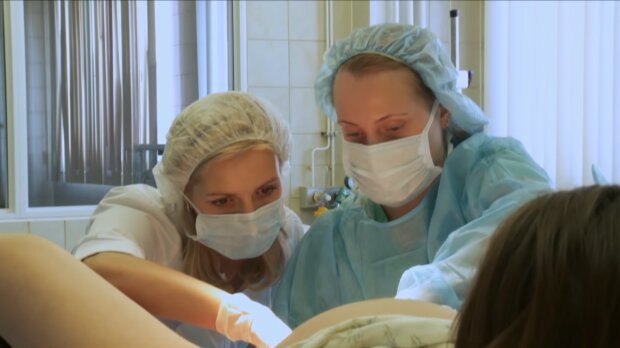 В Беларуси призывают женщин больше рожать. Фото: YouTube