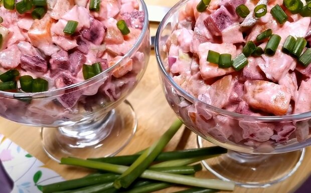 Норвежский салат со свеклой, сельдью и яйцами , фото: youtube.com