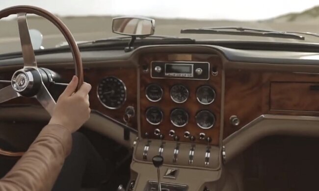 Салон автомобіля: скрін з відео