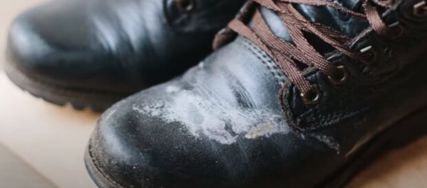 Разводы на обуви: скрин с видео