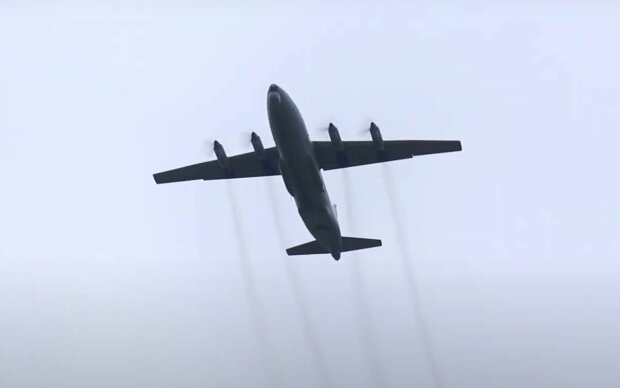 Самолет. Фото: скриншот YouTube-видео