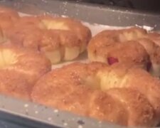 Яблучні кільця, кадр з відео
