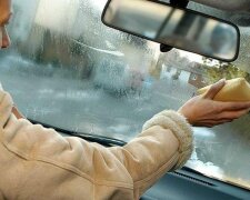 Що потрібно зробити, якщо взимку в автомобілі часто пітніють стекла: прості хитрощі