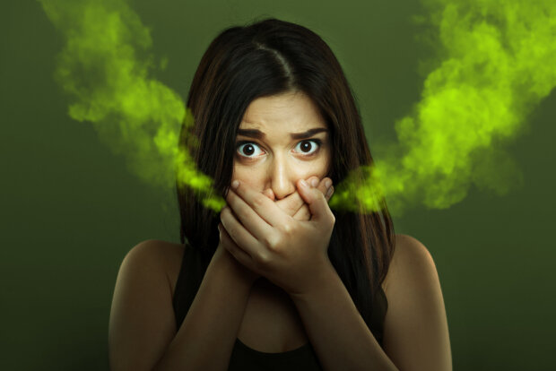От вас будут отворачиваться: названы 5 продуктов, которые вызывают неприятный запах изо рта