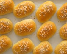 Рецепт пиріжків із картопляного дріжджового тіста, які вражають своєю ніжністю. Фото: YouTube