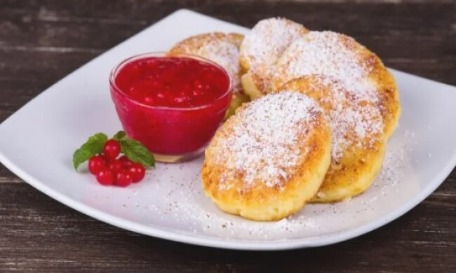 Как сделать нежные сырники на манке. Так делали наши бабушки. Рецепт