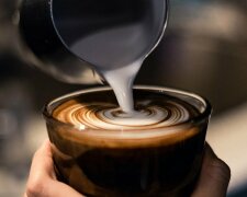 Бомба уповільненої дії: чому небезпечно додавати до кави молоко
