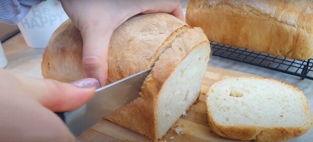 Так робили наші бабусі: як розм'якшити черствий хліб, який багато хто готовий викинути.