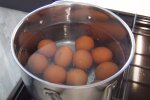 Вареные яйца: скрин с видео