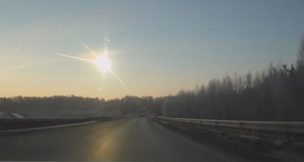 Кара небесная. В России с неба упал яркий неизвестный объект. Момент попал на видео