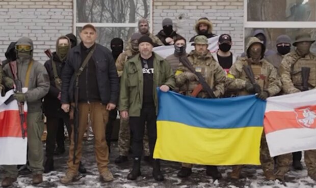 "Переходьте на бік України!": білоруси повстали проти Лукашенка і звернулися до військових